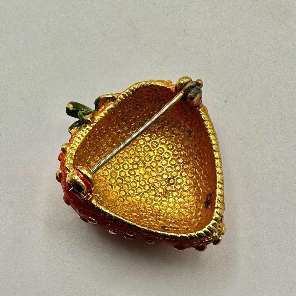 Strawberry brooch - Picture 6 of 7